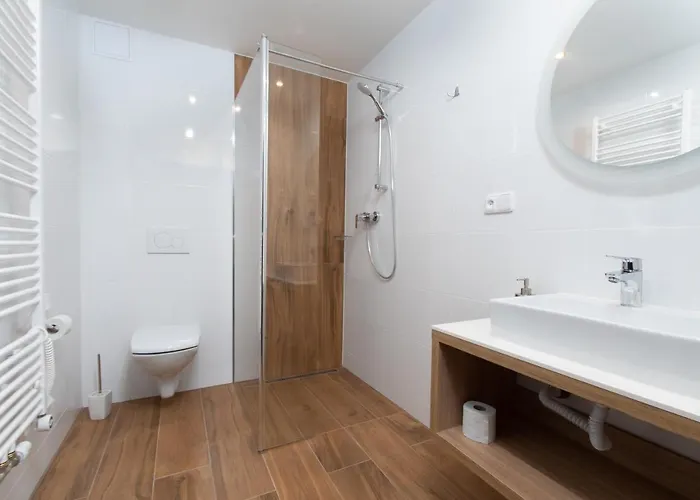 Adam Aparthotel 3*